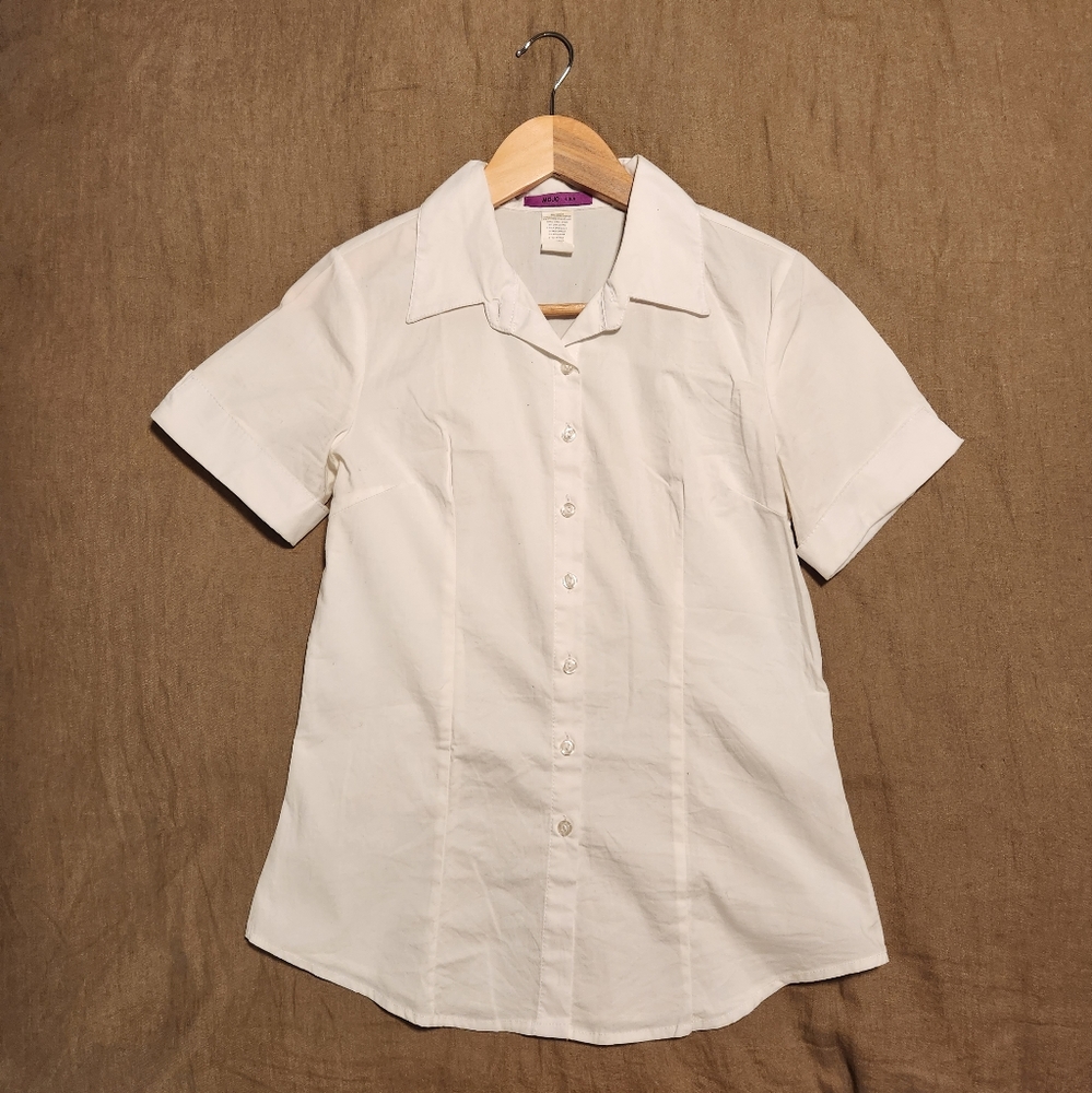 White cotton button-up shirt, Medium (6-8)